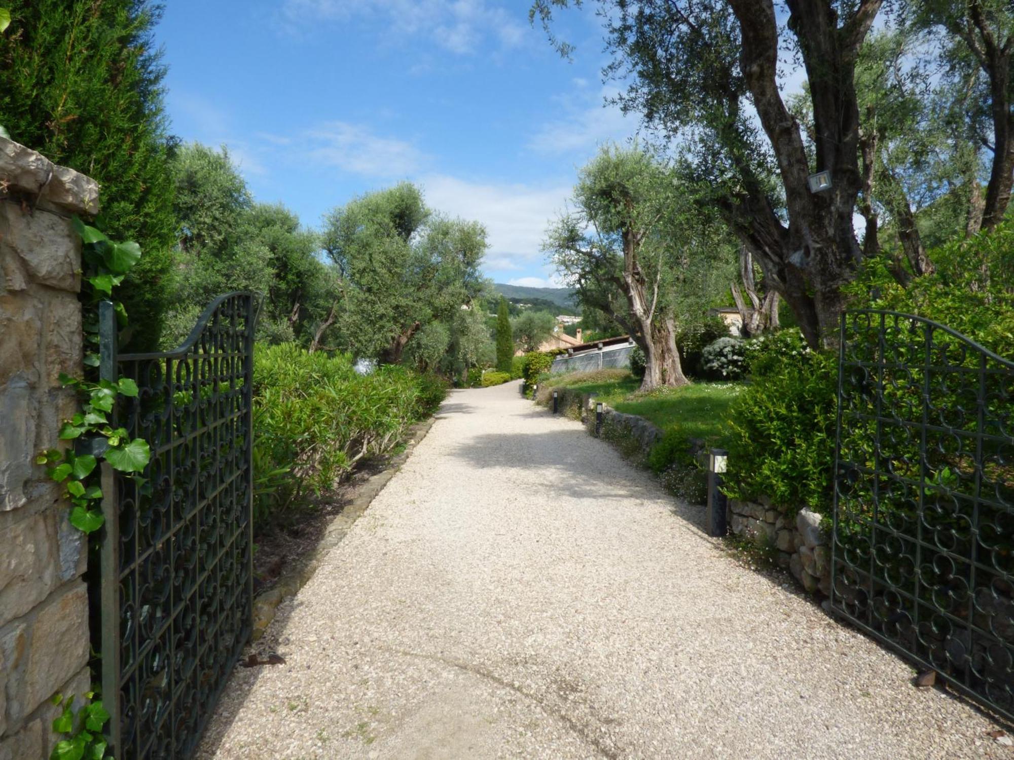 Apartment Cezanne With Heated Pool And Private Garden Chateauneuf-Grasse Bagian luar foto